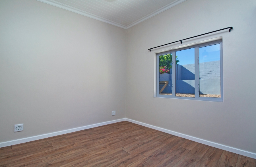 To Let 3 Bedroom Property for Rent in Sunnydale Western Cape